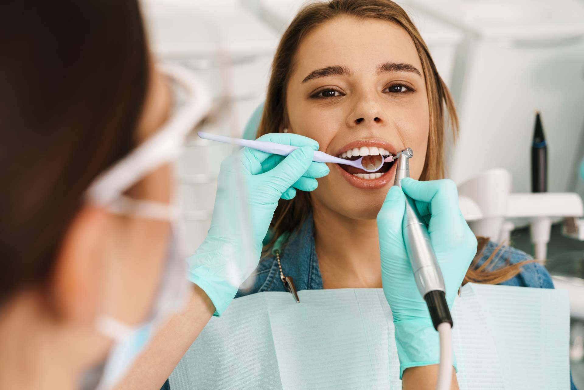 La importancia de ir al dentista antes de tener síntomas, por Clínica Dental Sandra Calvo