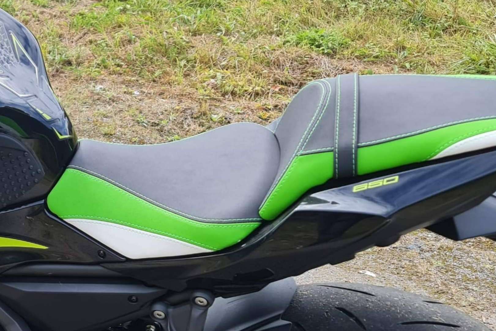 Tapizar asiento moto es posible con JM-Fundas