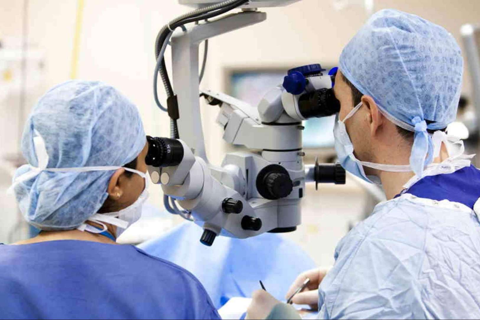 El departamento de oftalmología del Hospital Universitari Dexeus explica qué es la presbicia o vista cansada
