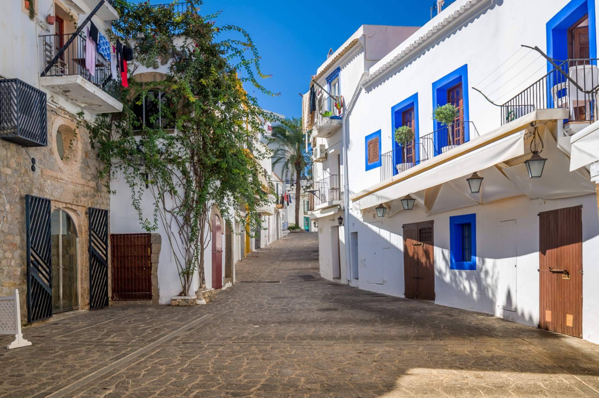 ¿Cómo recorrer la isla de Ibiza y descubrir sus rincones secretos en coche?, de la mano de K10 Rent a Car