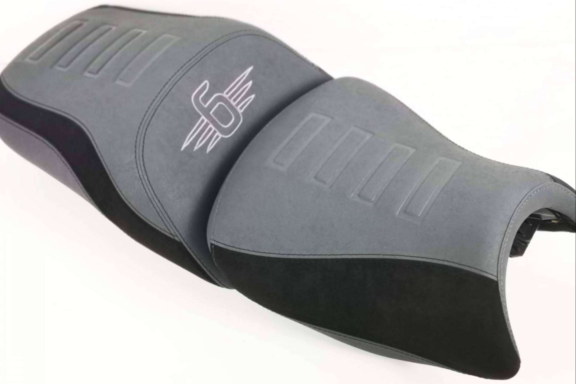 Mejorar la experiencia en la carretera con la personalización del asiento de moto que realiza JM-FUNDAS