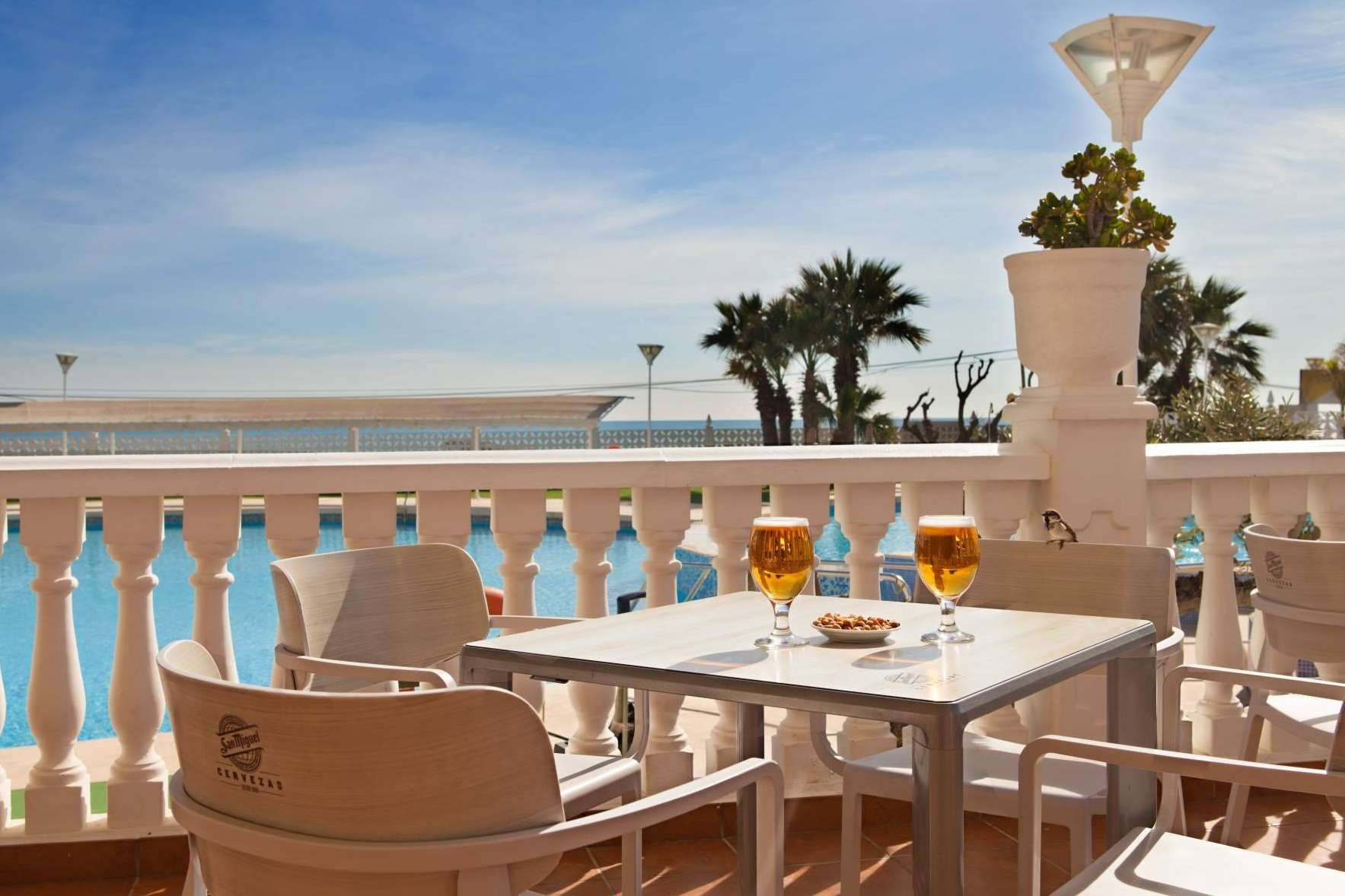 Pasar esta temporada de vacaciones en las playas de Valencia en el alojamiento turístico Valhotel