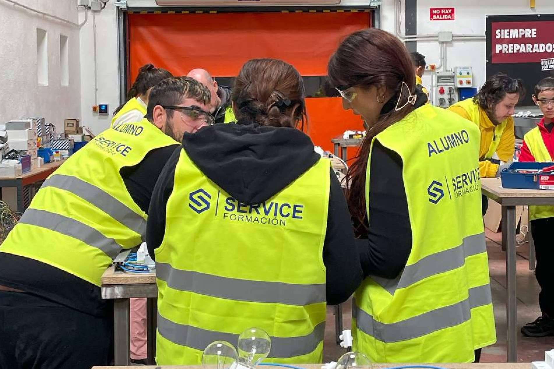 ¿Dónde encontrar un centro de formación acreditado por el SEPE y la Comunidad de Madrid? Servicedoor Formación