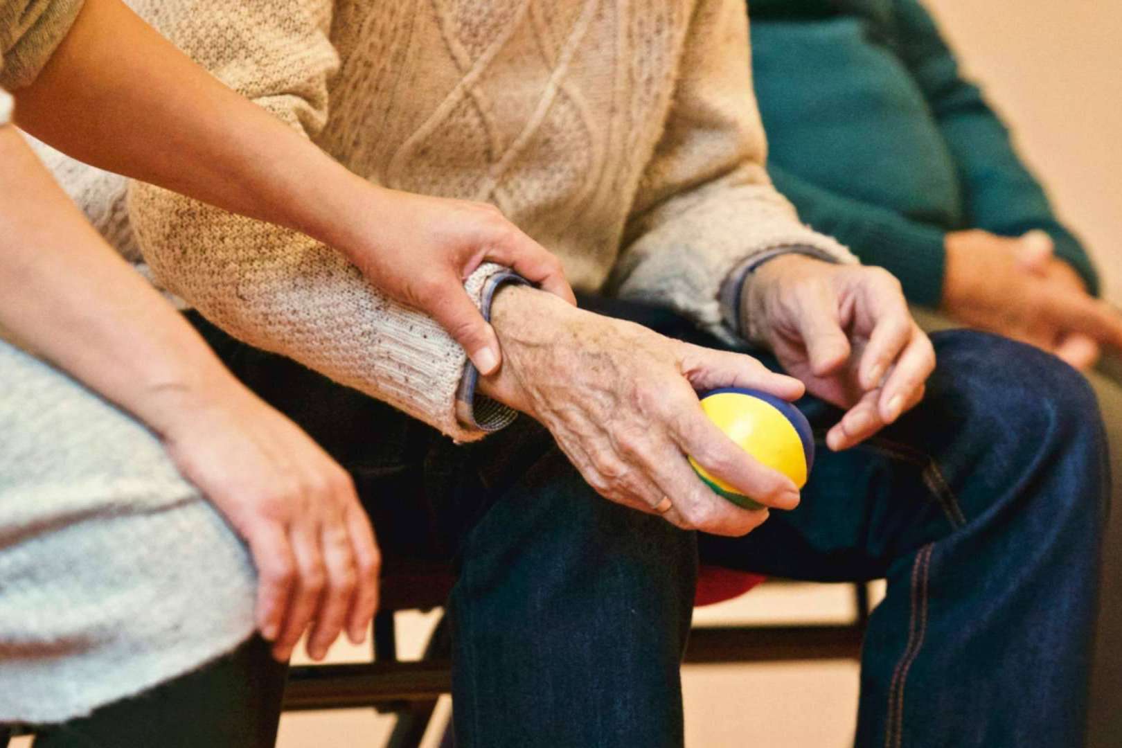 Las características del arraigo familiar para extranjeros cuidadores de españoles con discapacidad, de la mano de Legalcity