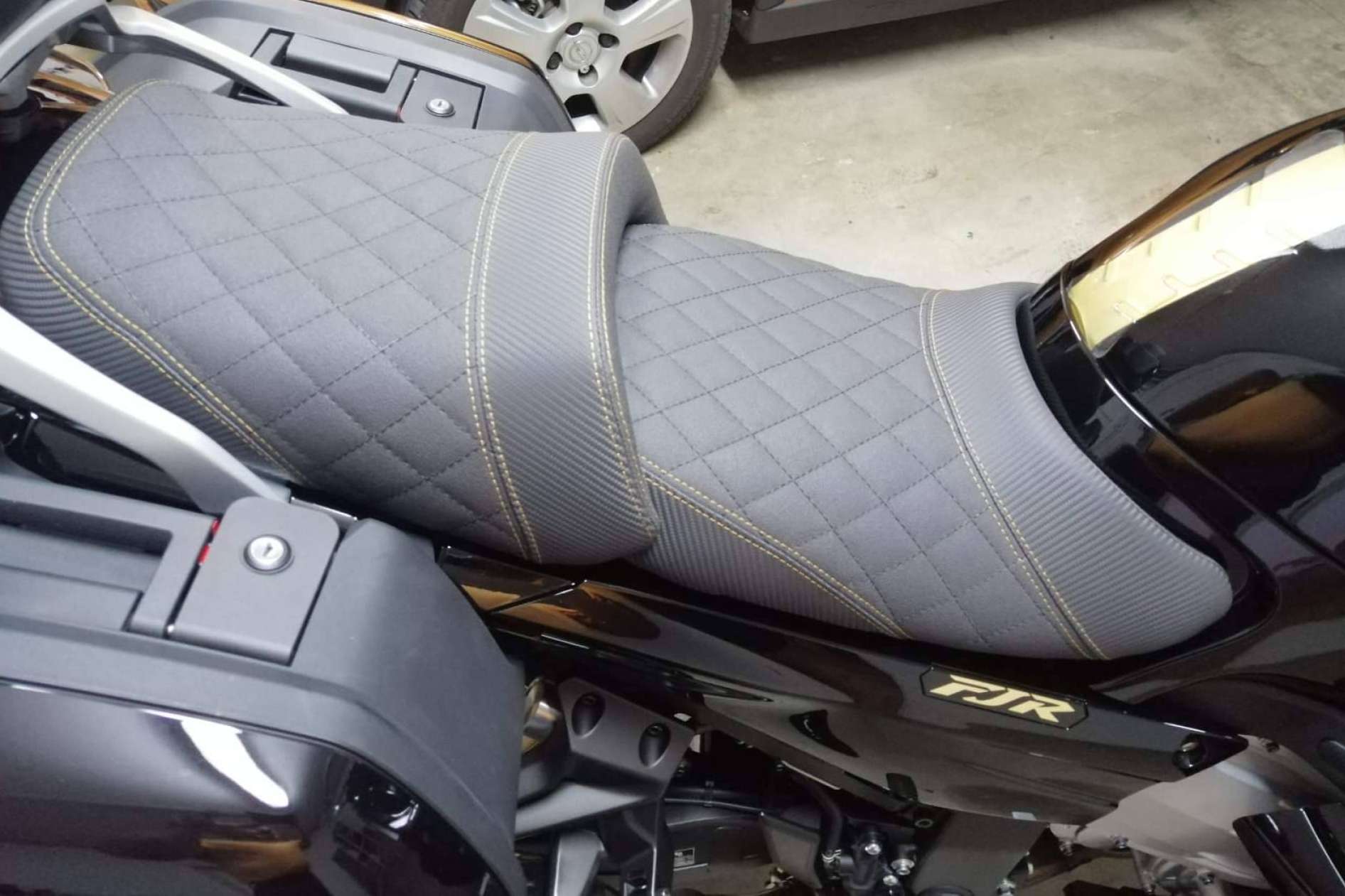 Prevención de lesiones en la columna con los asientos de moto de JM Fundas