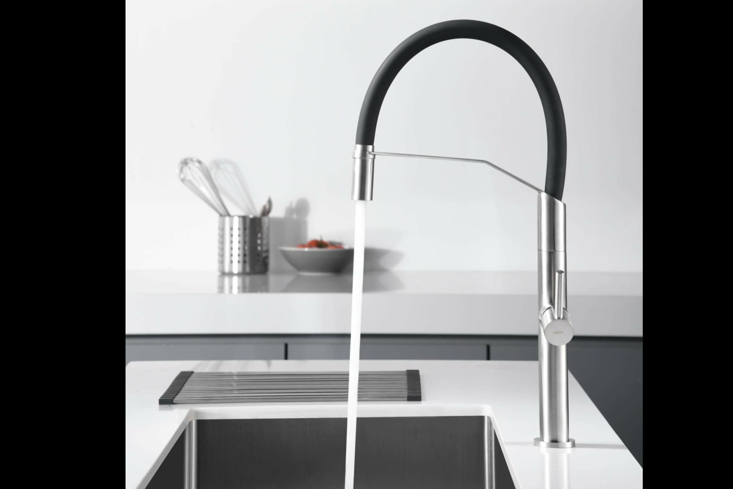 Serie Deva de IMEX, grifería con caño flexible ideal para la cocina