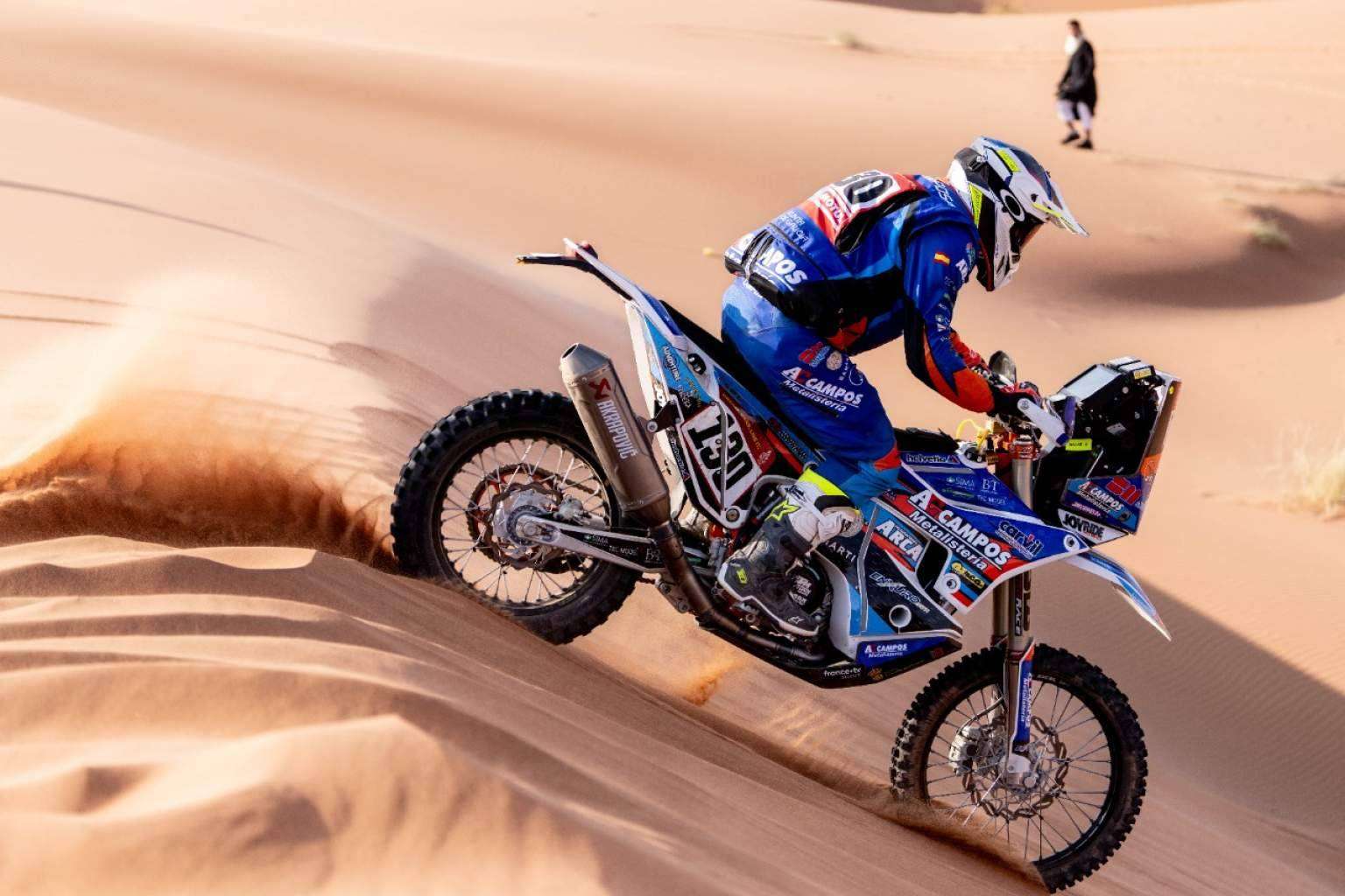 ADHESIVOSEMBARRADOS ofrece kits de adhesivos para dar un toque personal a las motos