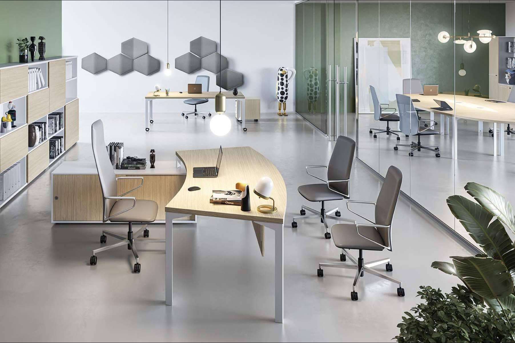 Las sillas ergonómicas ajustables de Mobiliar ofrecen comodidad y apoyo durante la jornada laboral