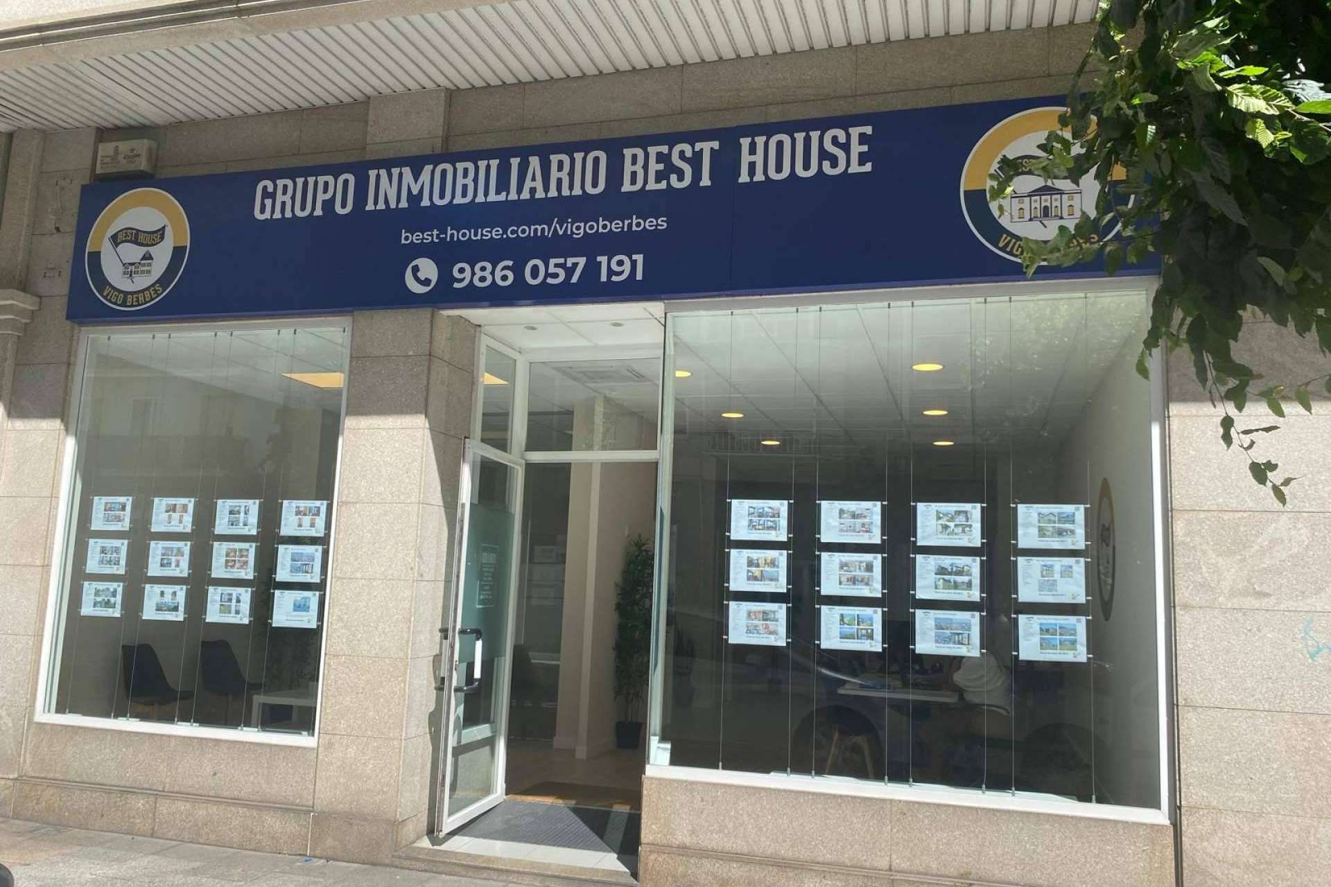 Apertura del local comercial de los nuevos franquiciados de Best House en Vigo