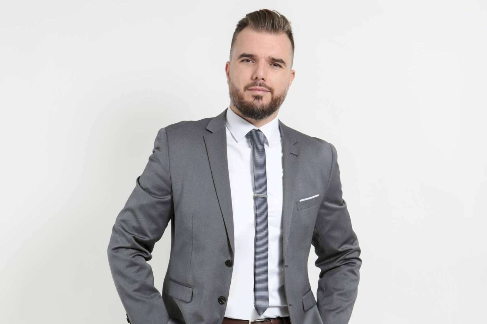 Consulta gratuita para vender la casa; Saguar Real Estate la guía hacia el éxito