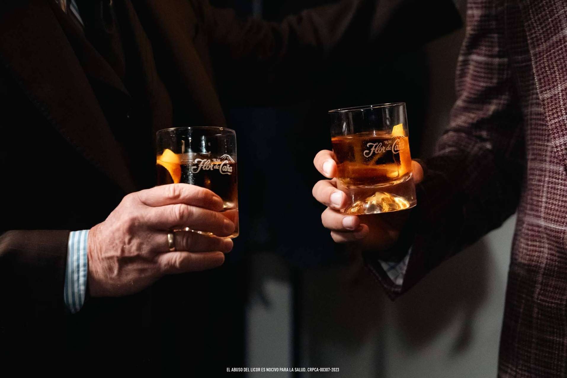 Brindar con papá y Flor de Caña Experiencia este Día del Padre con 2x1