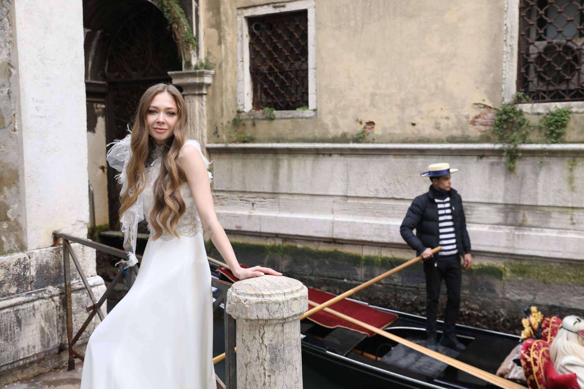 La nueva colección de novia deValérie Moreau en los fashion days del carnaval de Venecia