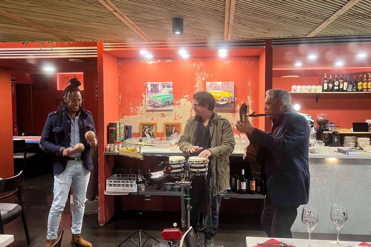 Son's Cubanos; noches temáticas caribeñas con gastronomía, música y cultura en un solo lugar