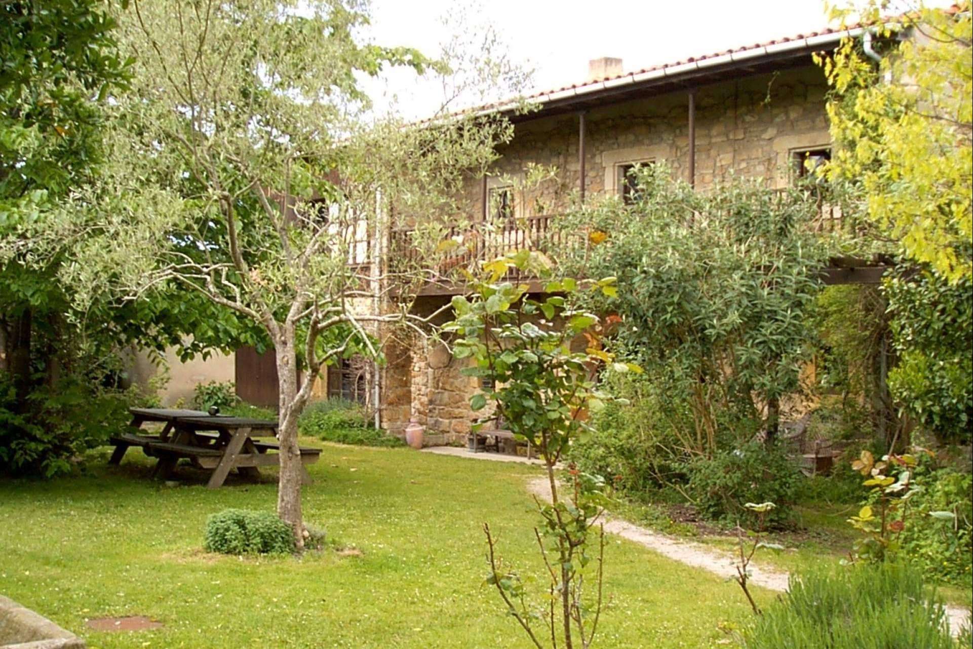 Ecoagroturismo en Asturias con razas autóctonas, cerámica y lana en el Ecomuséu Ca l’Asturcón