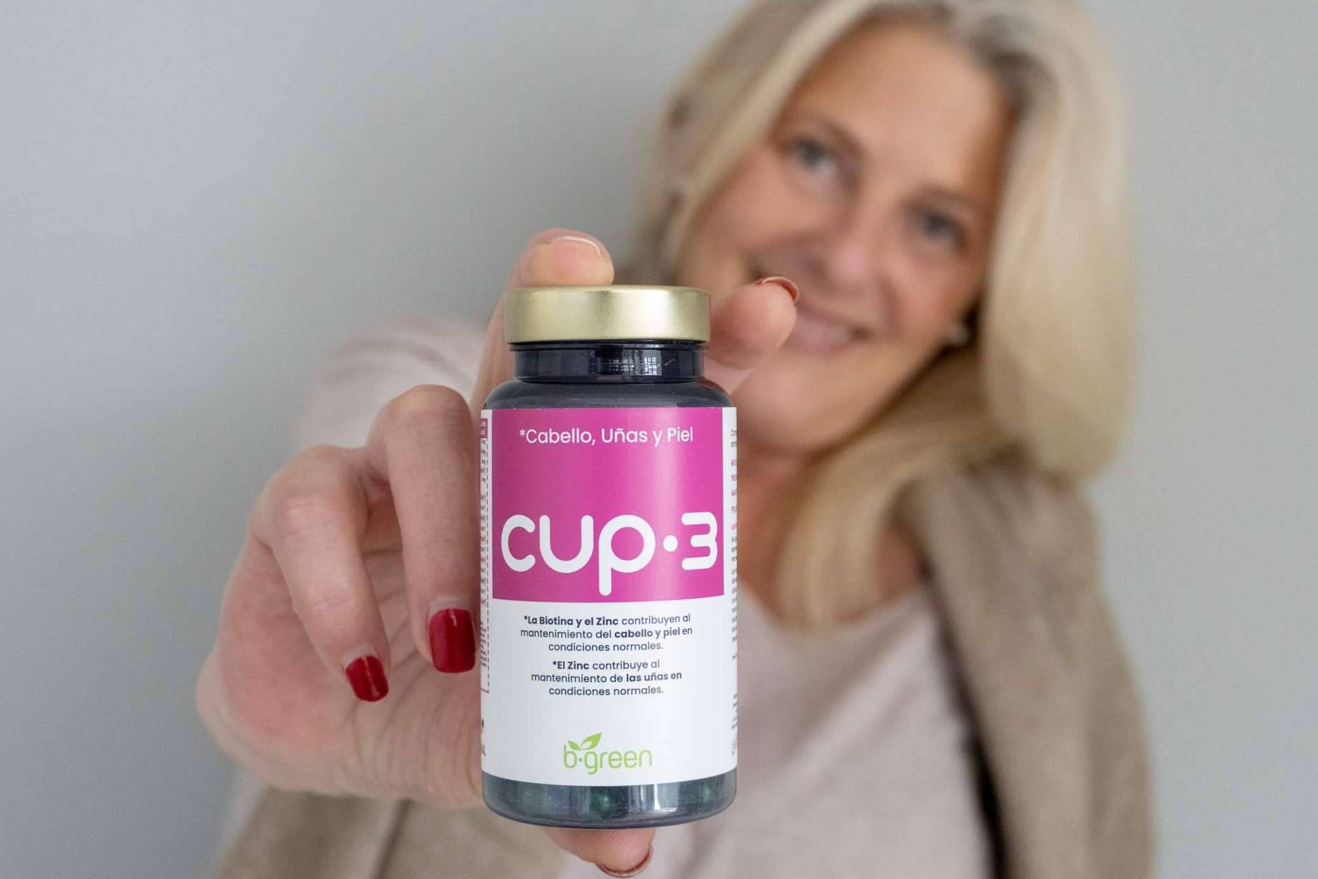 El secreto mejor guardado para una piel luminosa y un cabello más fuerte… está en una cápsula