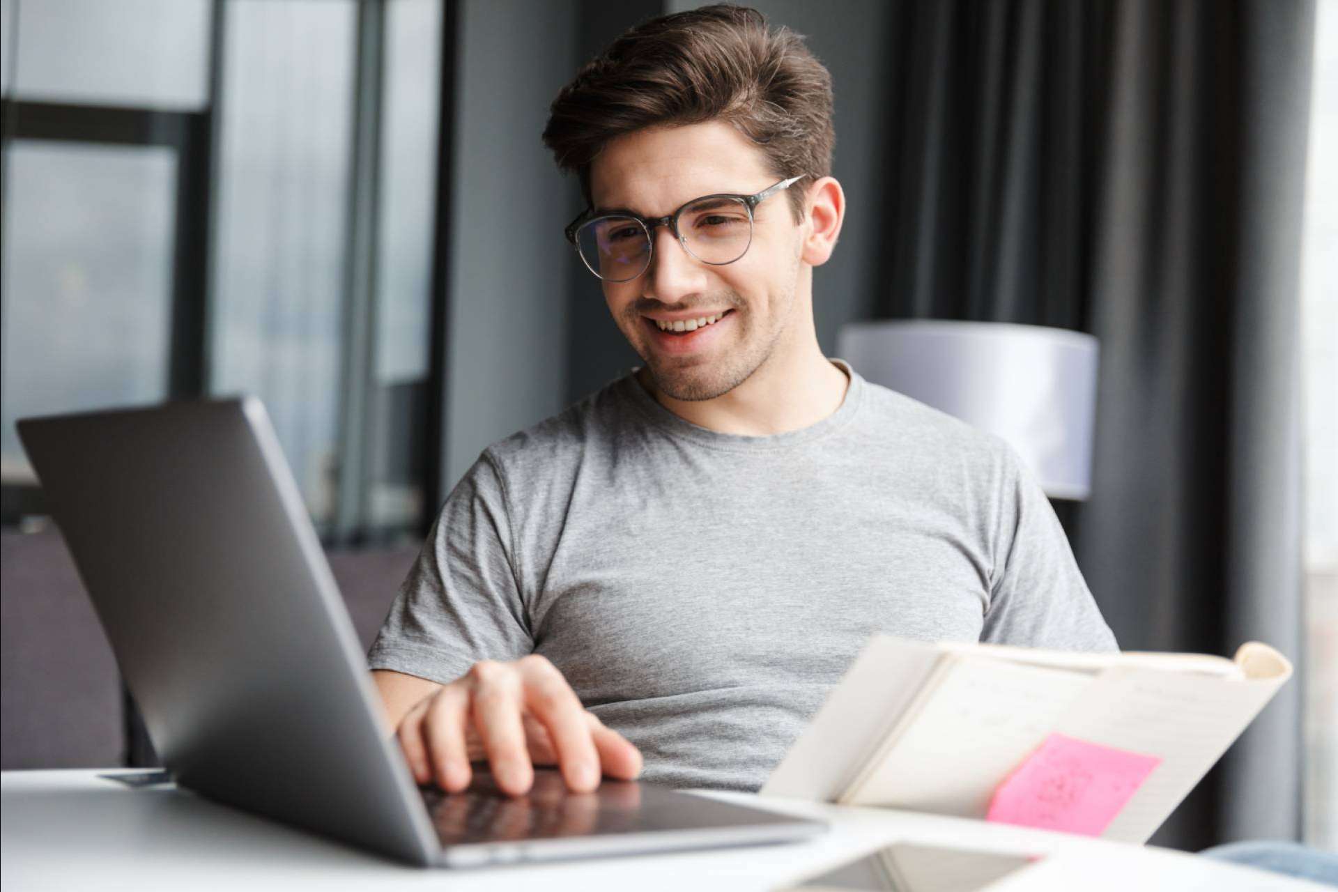 Knowee para equipos de ventas; contactos centralizados, escaneo inteligente y acceso en tiempo real