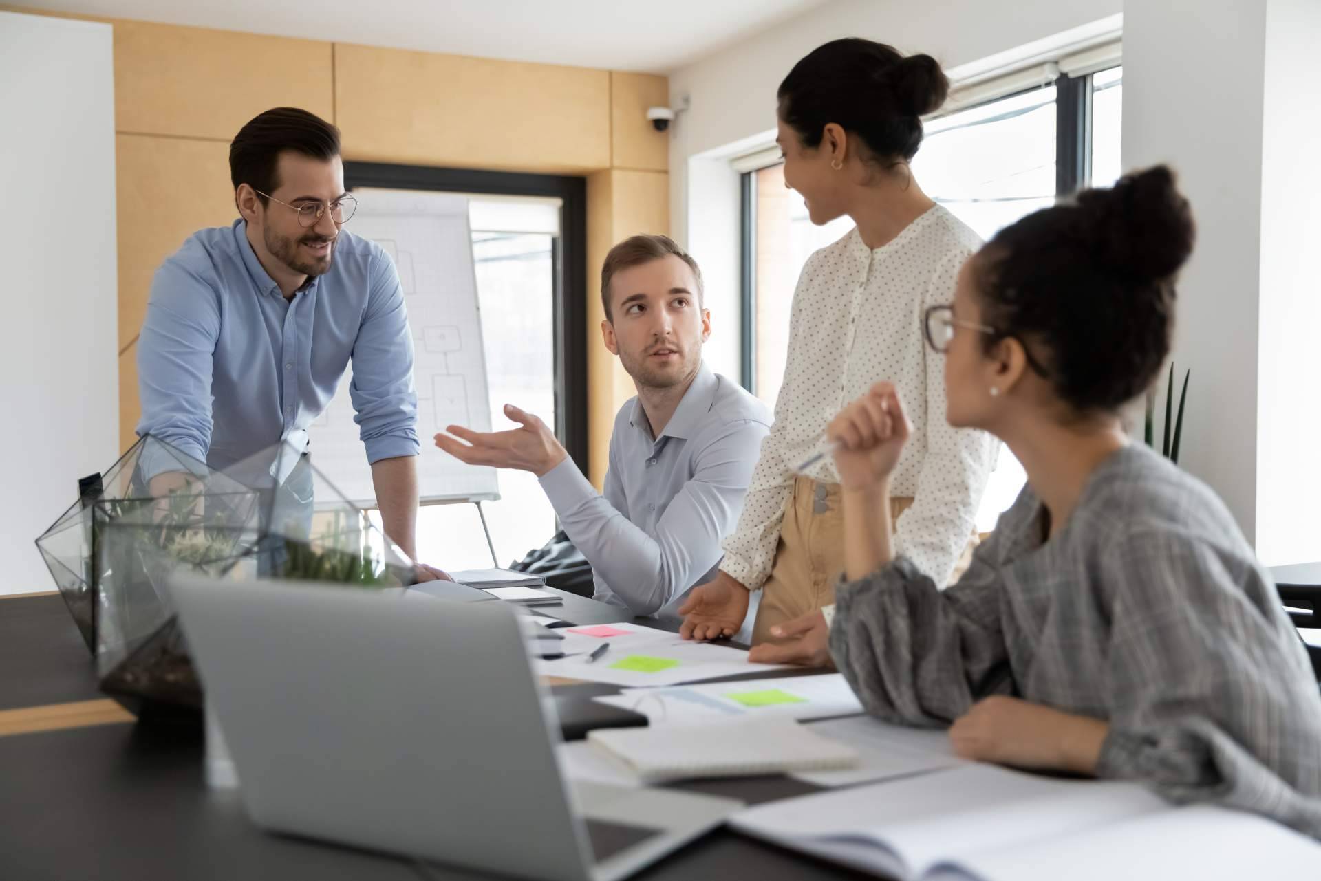Formación, rediseño organizativo y externalización; palancas de RRHH para activar el rendimiento