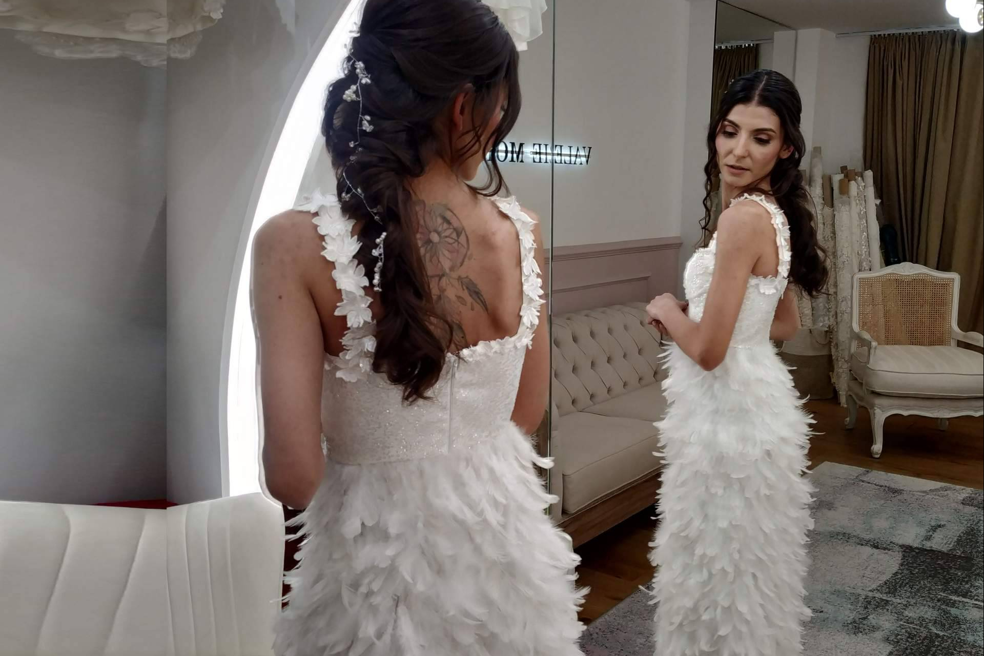 Alta costura para el 'sí, quiero'; los dos vestidos únicos de Lara por Valérie Moreau