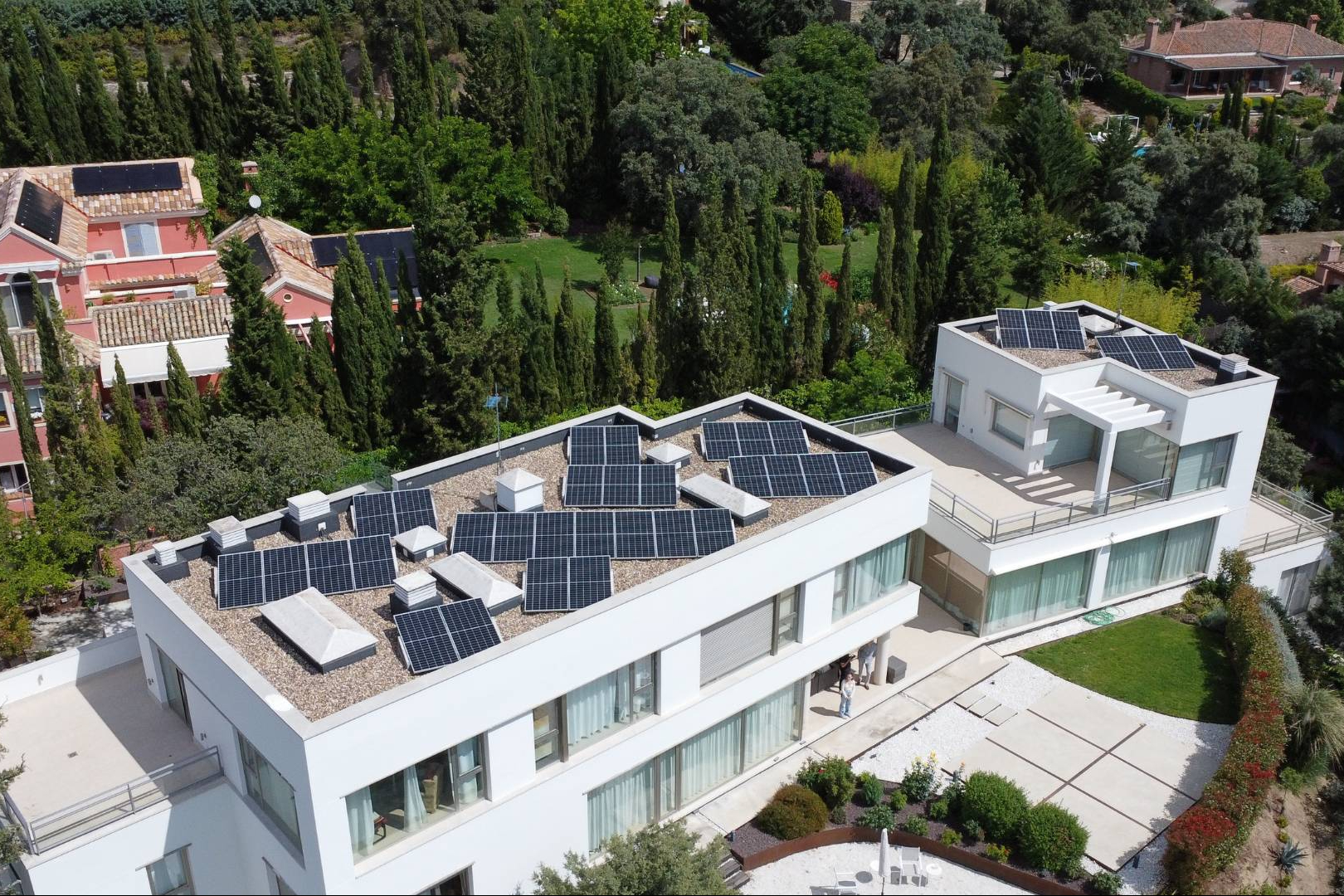 Lumio garantiza el rendimiento de las instalaciones con su campaña de mantenimiento para placas solares