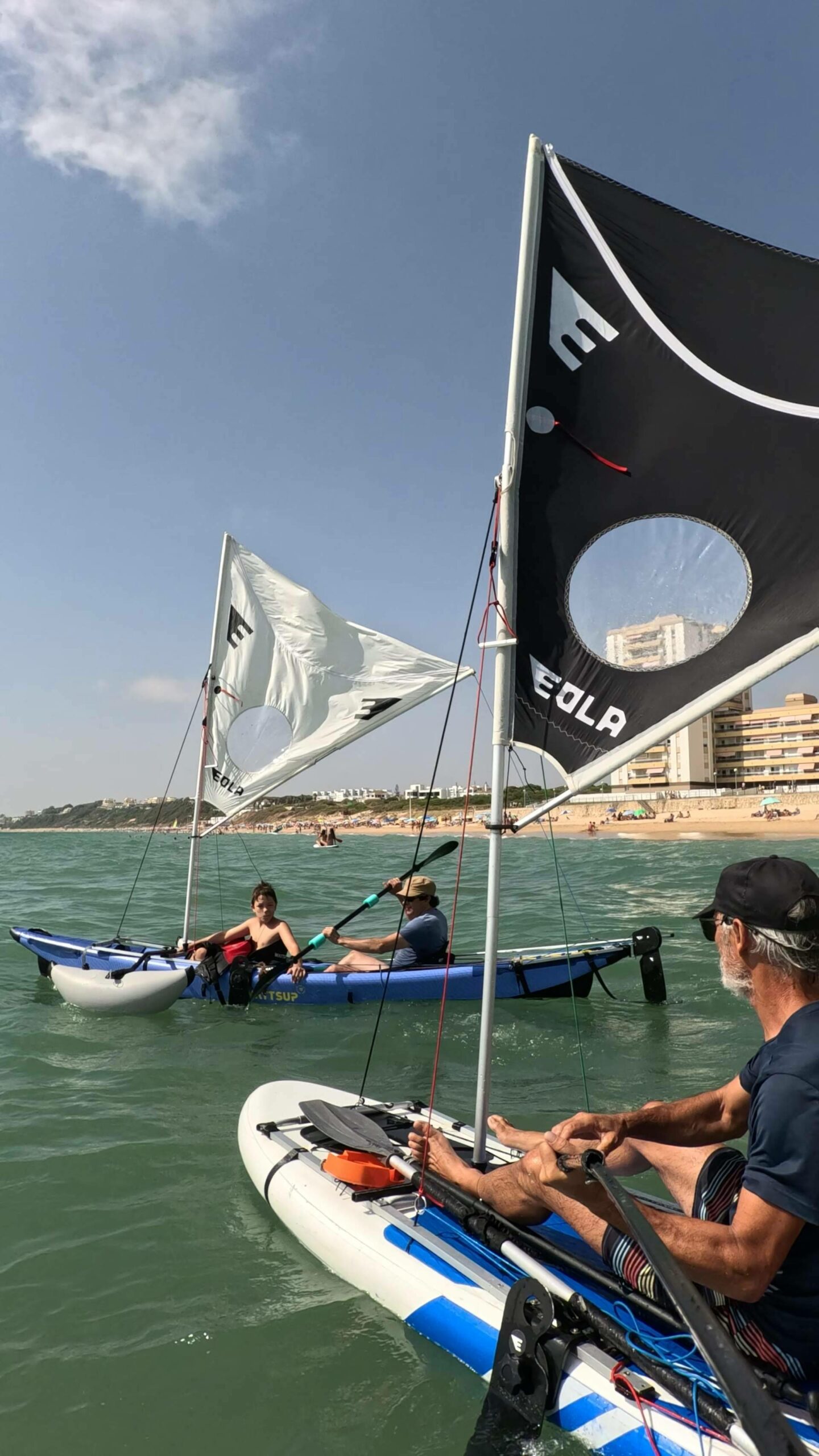 EOLA potencia el WINDSUP y WINDKAYAK con velas y accesorios de calidad