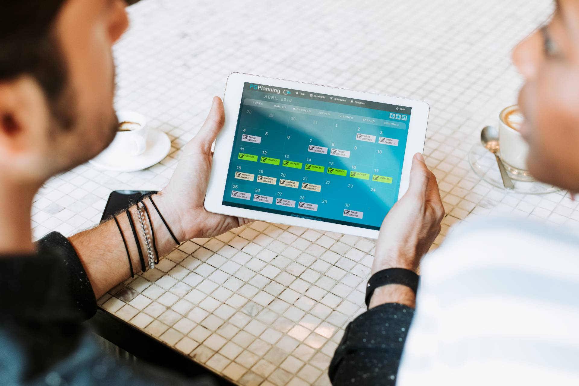 Del papel al registro digital; la evolución del control horario en el entorno laboral