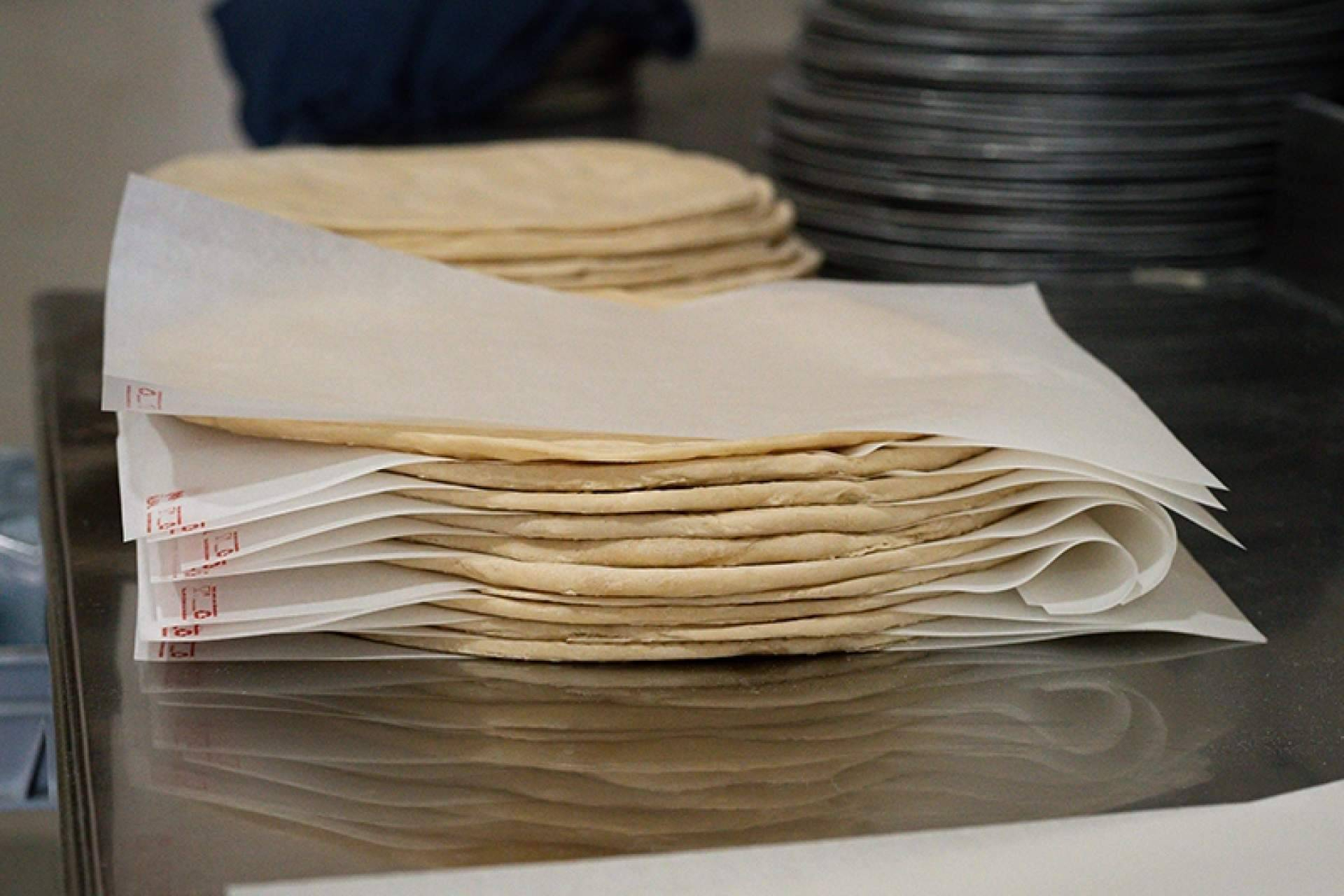 Pizzerías y restaurantes reducen costes gracias a un obrador granadino de bases de pizza artesanas