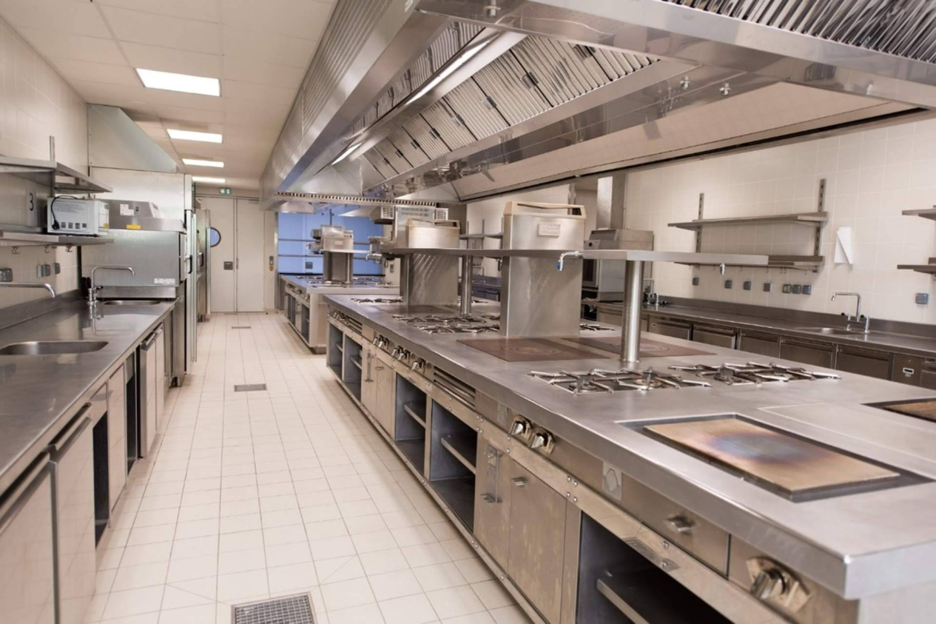 Ahorrar comprando maquinaria de cocina de calidad. Por IHS Tecnológicos