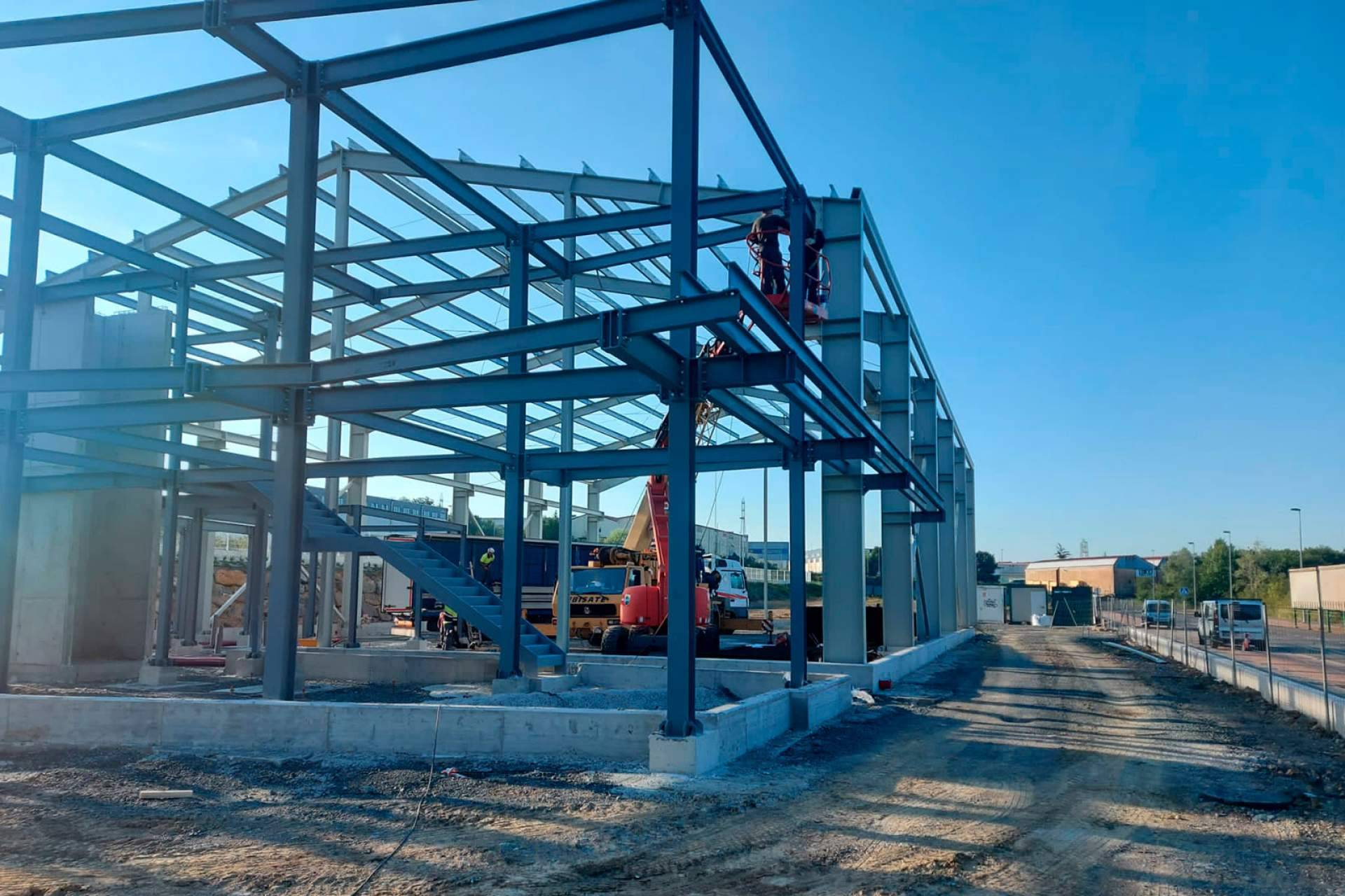 Instalaciones RPM ofrece soluciones personalizadas en estructuras metálicas para naves industriales y almacenes