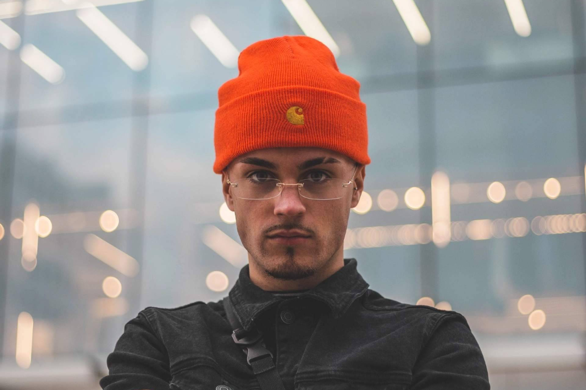 Daniel Manguez (Dasigner); el diseñador gráfico que marca la estética de la música urbana en España