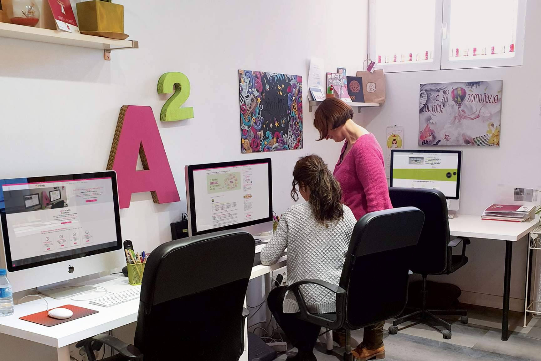 Empresas en Madrid confían en A2 Colores, estudio de diseño gráfico, para desarrollar su identidad 360º