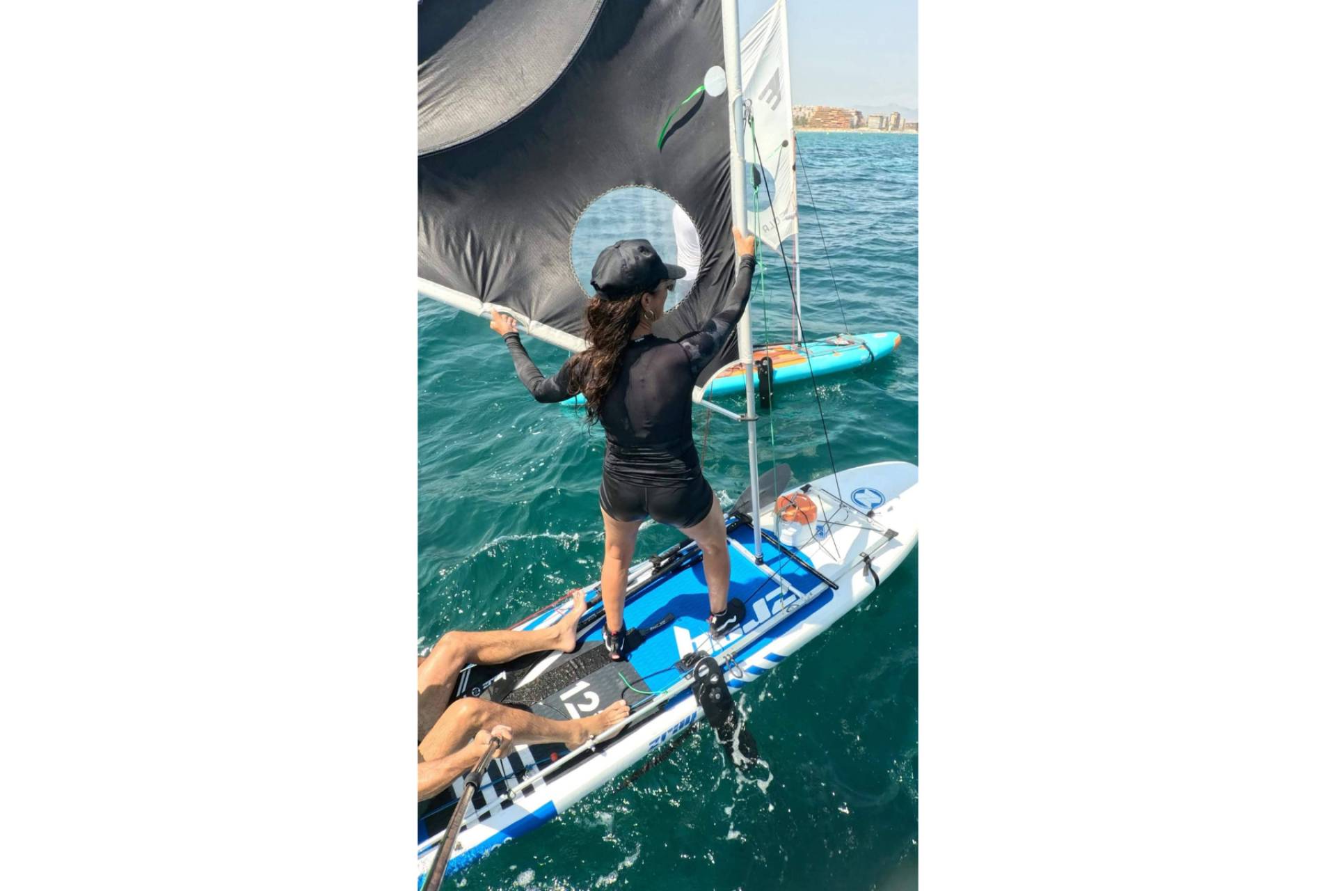 EOLA impulsa la práctica de deportes náuticos con su innovador sistema de vela para kayaks y paddle surf