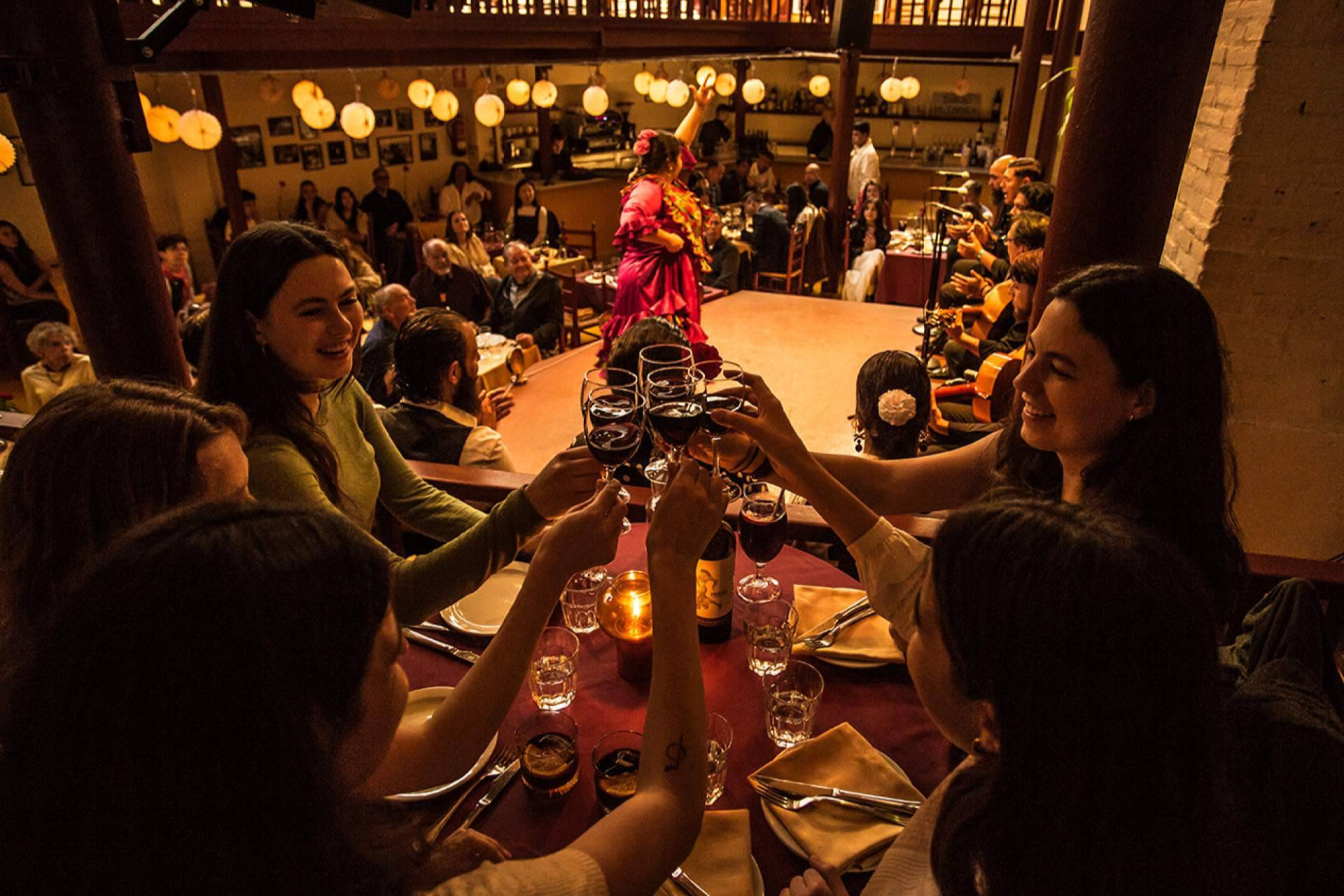 Una noche en Barcelona; flamenco, cena y cultura en el Tablao de Carmen