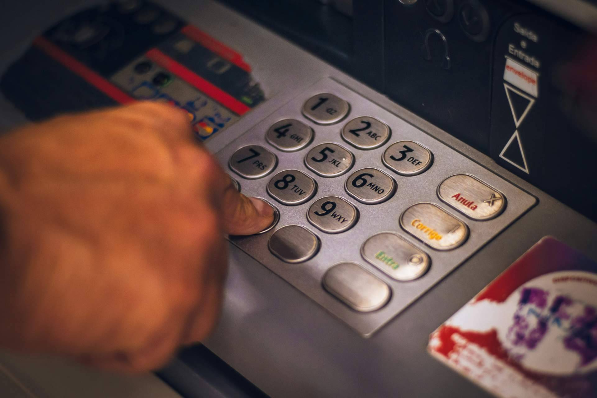 ¿Puede un autorizado mover dinero tras el fallecimiento del titular?
