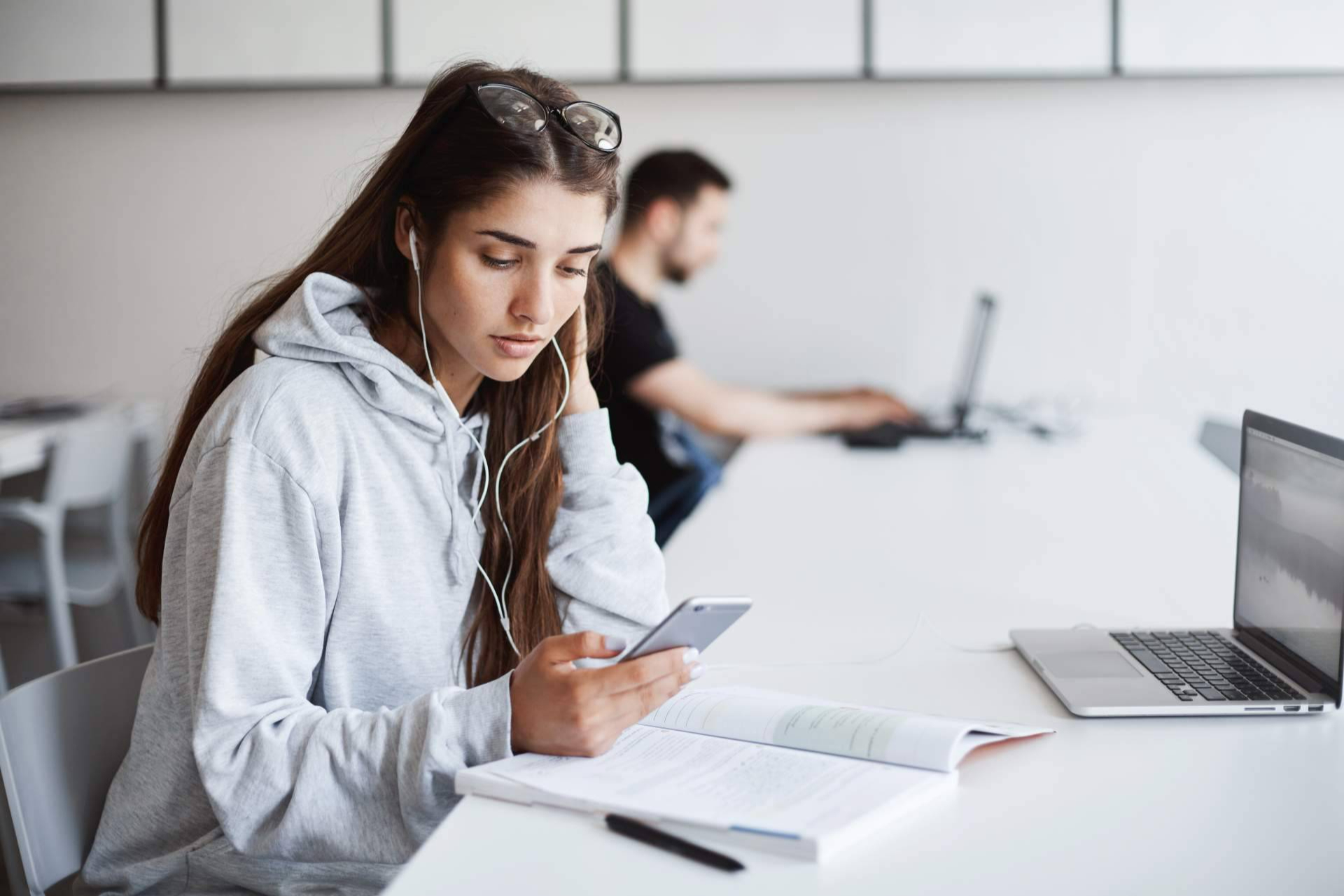 La universidad ante la encrucijada de la IA; ¿soberanía intelectual o dependencia tecnológica?