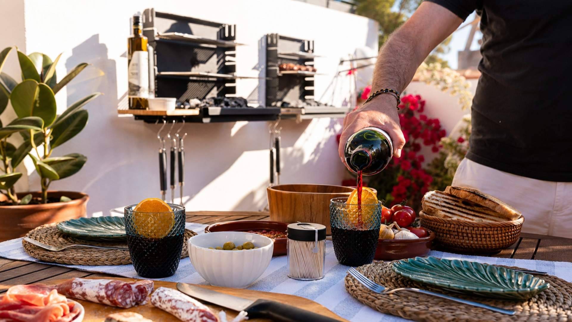 La barbacoa deja de ser un trasto de verano; así son los nuevos diseños pensados para balcones y terrazas