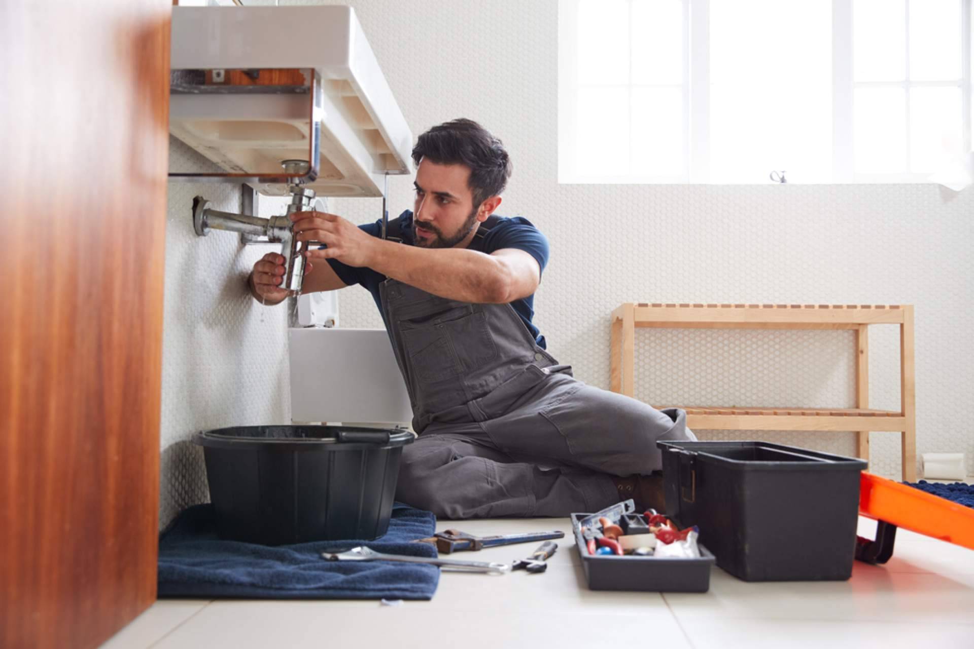 Fontaneros en Málaga; Reparaciones González consolida su presencia en Marbella, Estepona y alrededores