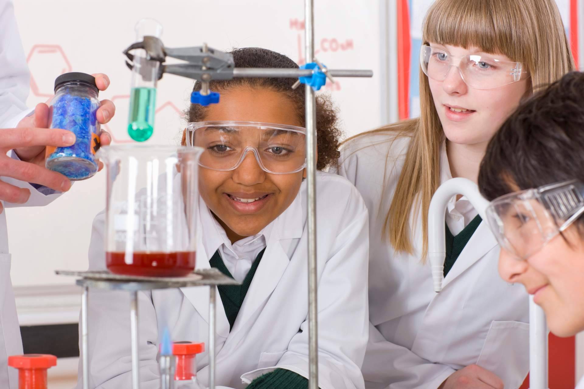 El aula se transforma en laboratorios escolares de la mano de las propuestas de Pidiscat
