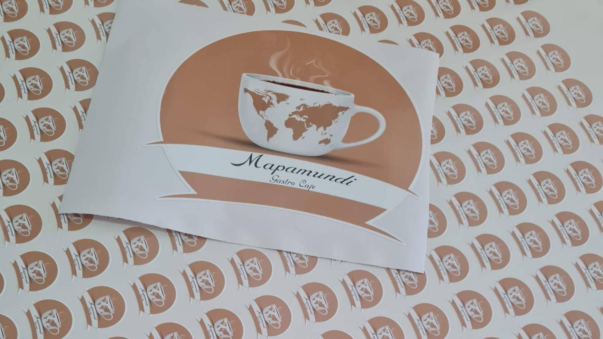 El auge de las pegatinas personalizadas y los vinilos personalizados; Vinilos Decorativos Tenerife adapta su producción a los negocios locales
