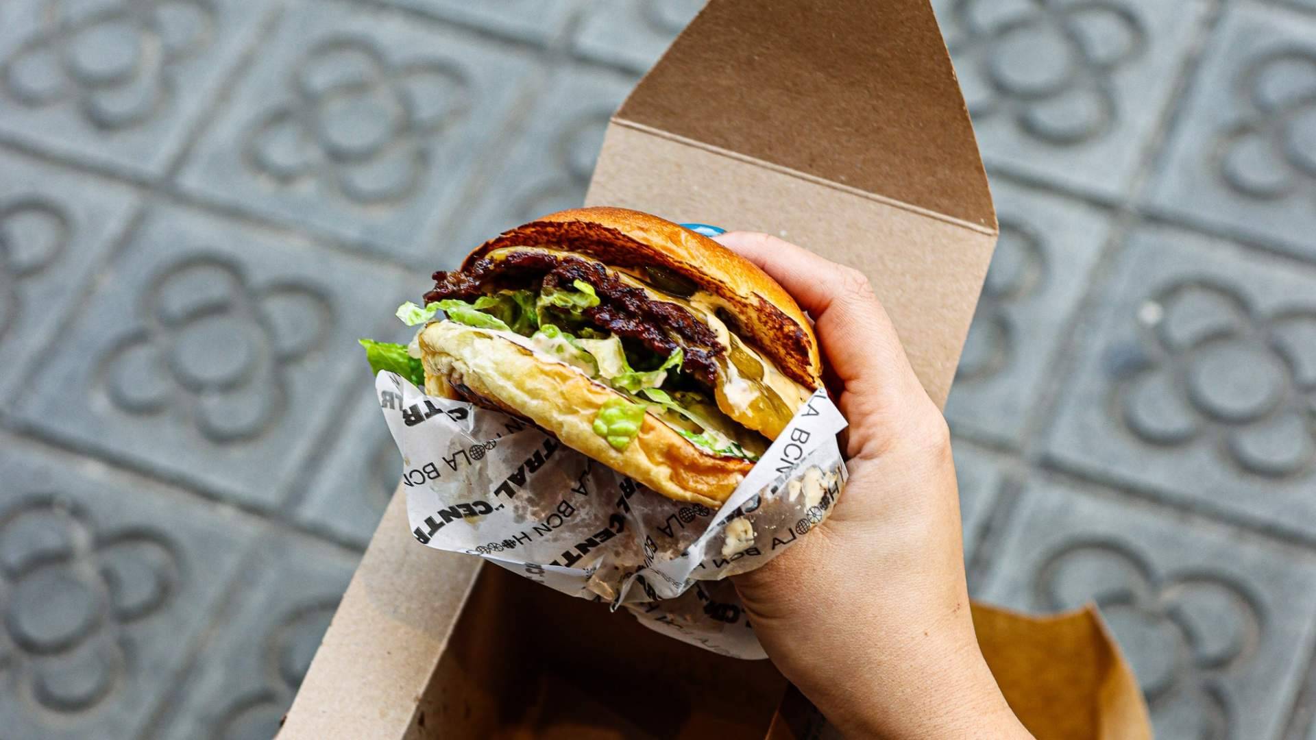 La hamburguesería en Barcelona que apuesta por producto, creatividad y coherencia más allá del hype