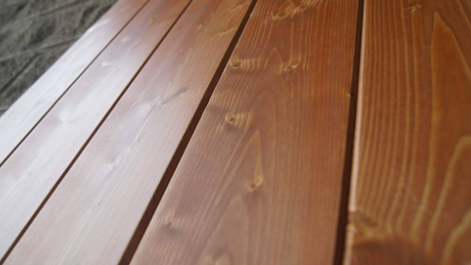 Caliplac apuesta por la personalización del panel sándwich de madera para crear techos únicos
