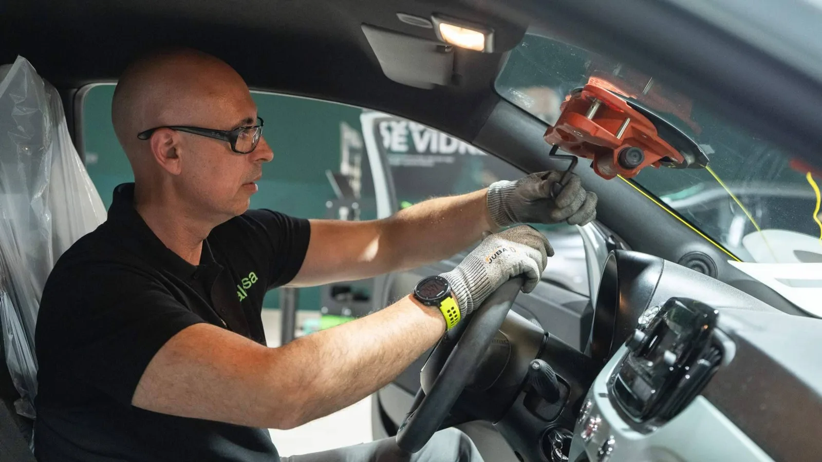 Ralarsa invita a poner el coche a punto para vivir un verano lleno de fútbol y carretera
